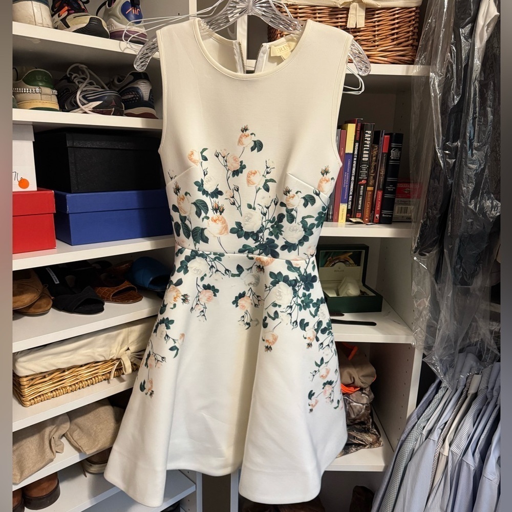 Erin by Erin Featherstone- White Neoprene Sleeveless Floral Mini Dress - Picture 5 of 6
